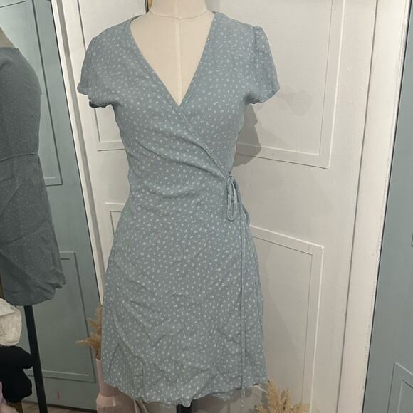 Brandy Melville Pale Blue Wrap Dress Size 0 Tiny Flowers - Picture 1 of 7